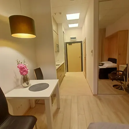 Zlatarooms 110 * ワルシャワ